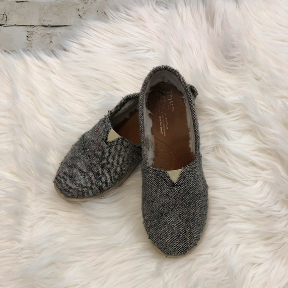 toms shoes with fur inside